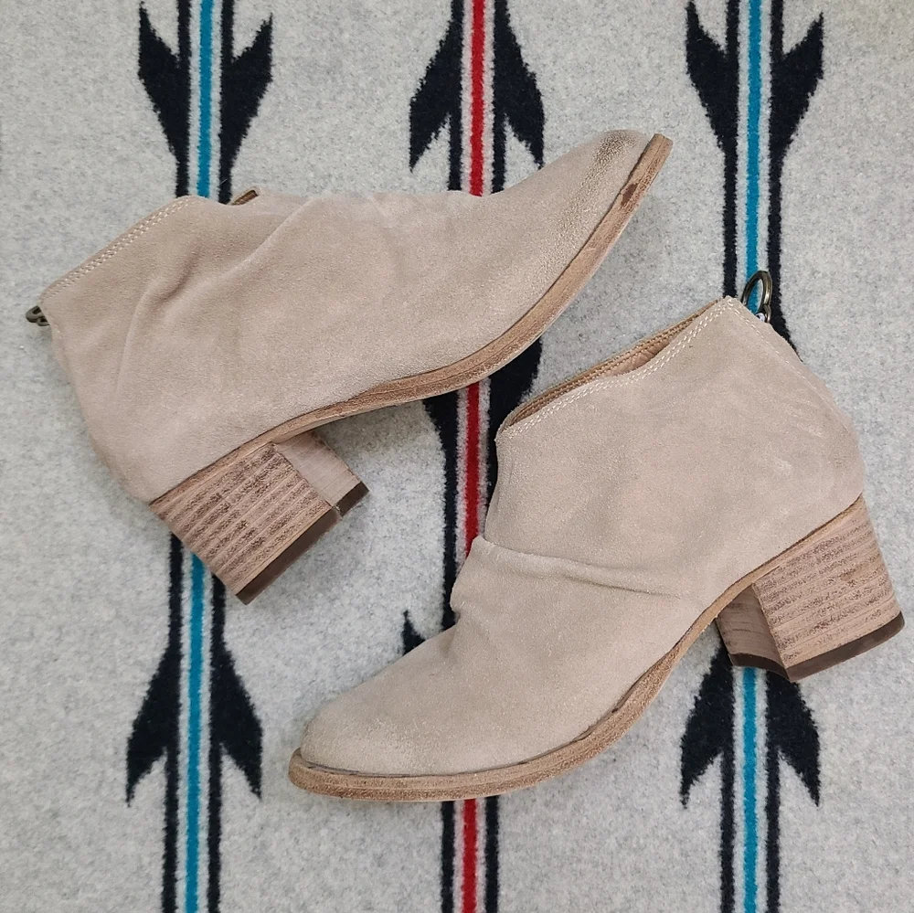 Beek Eaglet Suede Booties in Stone Size 6_7